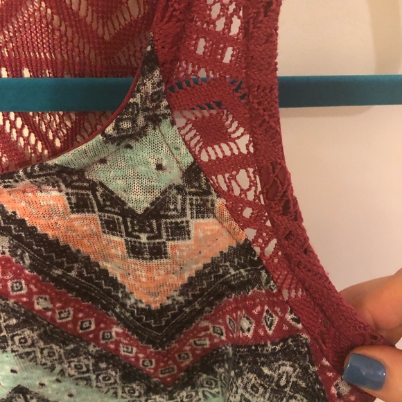 🍁3/$25🍁 Chevron tank top - Picture 4 of 5